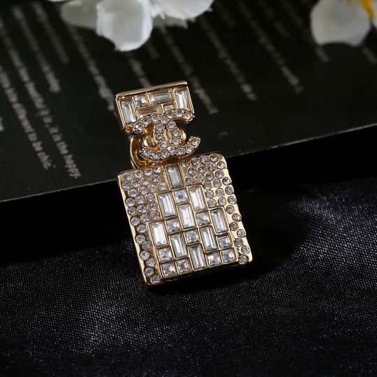 Chanel Brooch 12lyh117