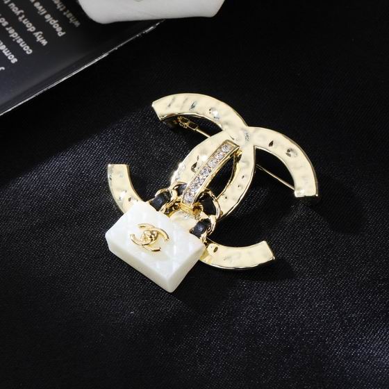 Chanel Brooch 12lyh125