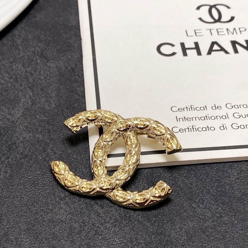 Chanel Brooch 12yxx215