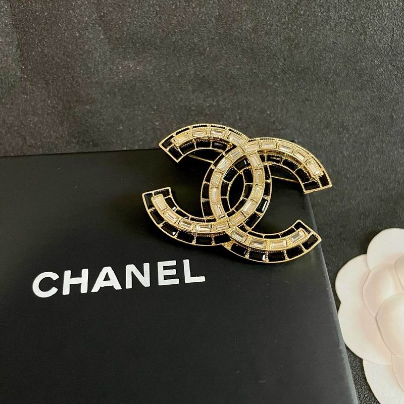 Chanel Brooch 12yxx217