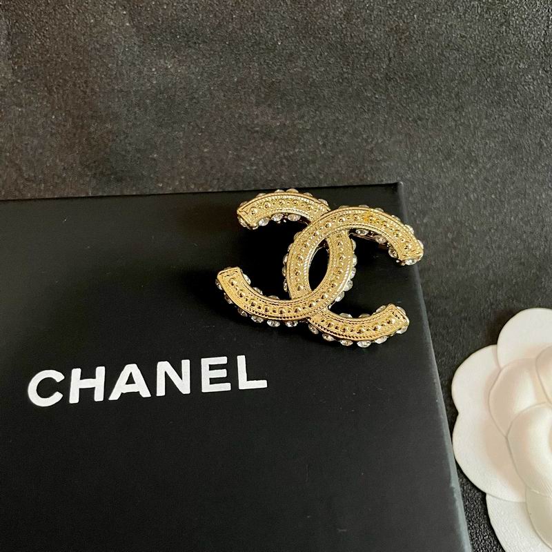 Chanel Brooch 12yxx218