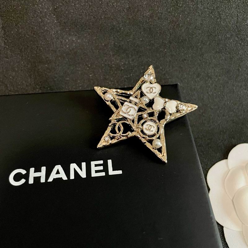 Chanel Brooch 12yxx219