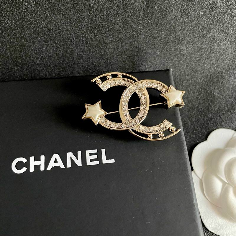 Chanel Brooch 12yxx228