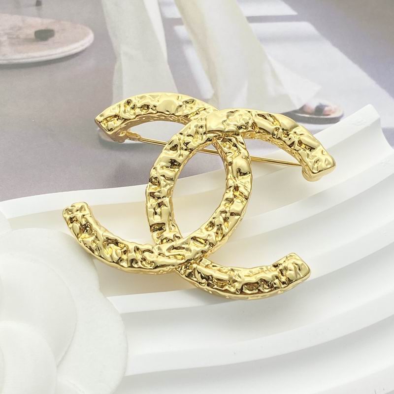 Chanel Brooch 12yxx230