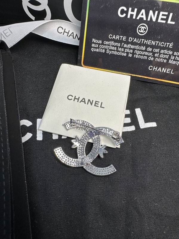 Chanel Brooch 12yxx232