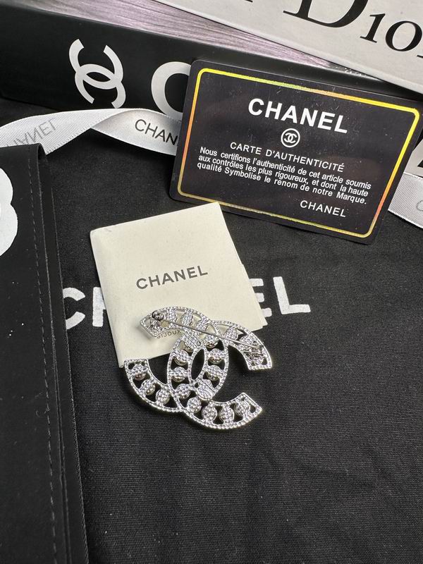 Chanel Brooch 12yxx233