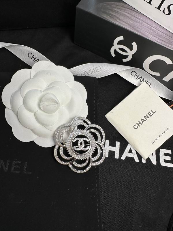 Chanel Brooch 12yxx237
