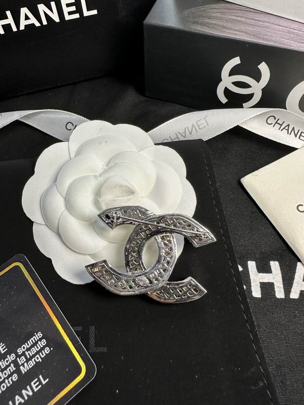 Chanel Brooch 12yxx238