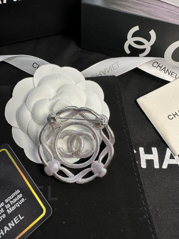 Chanel Brooch 12yxx239