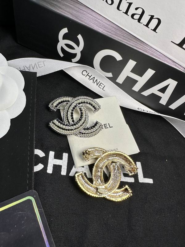 Chanel Brooch 12yxx243
