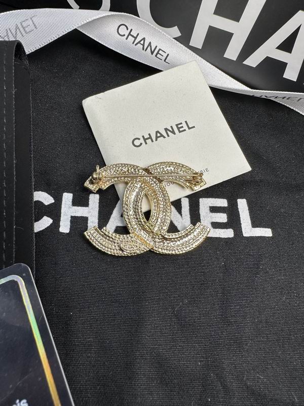 Chanel Brooch 12yxx244