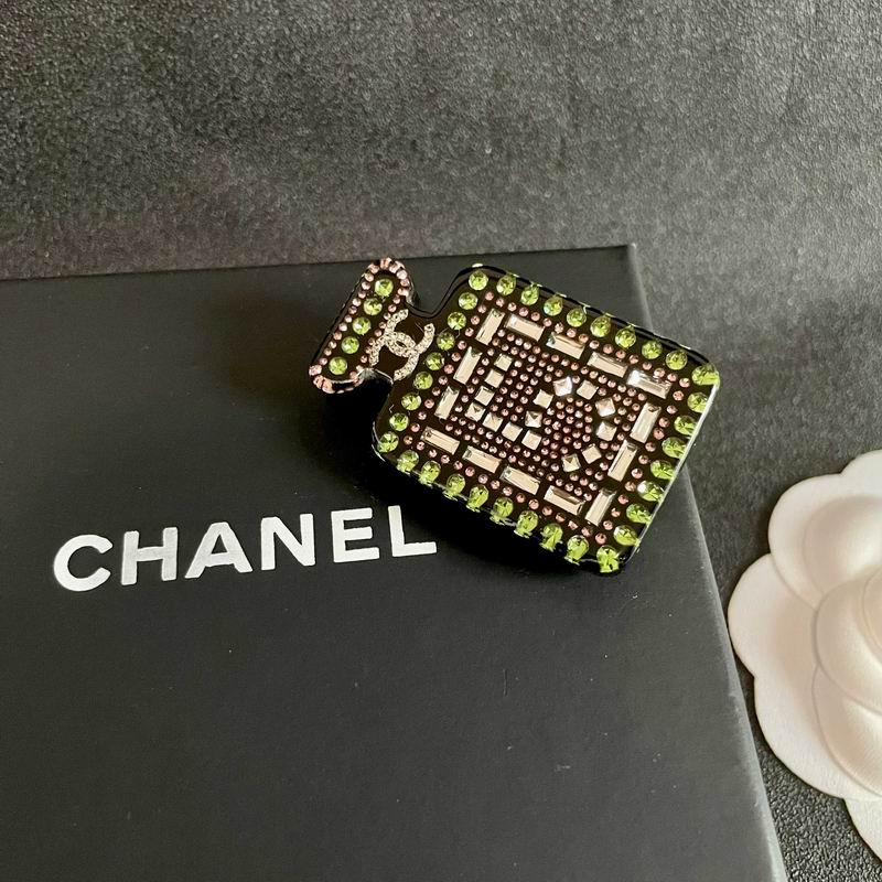 Chanel Brooch 12yxx247