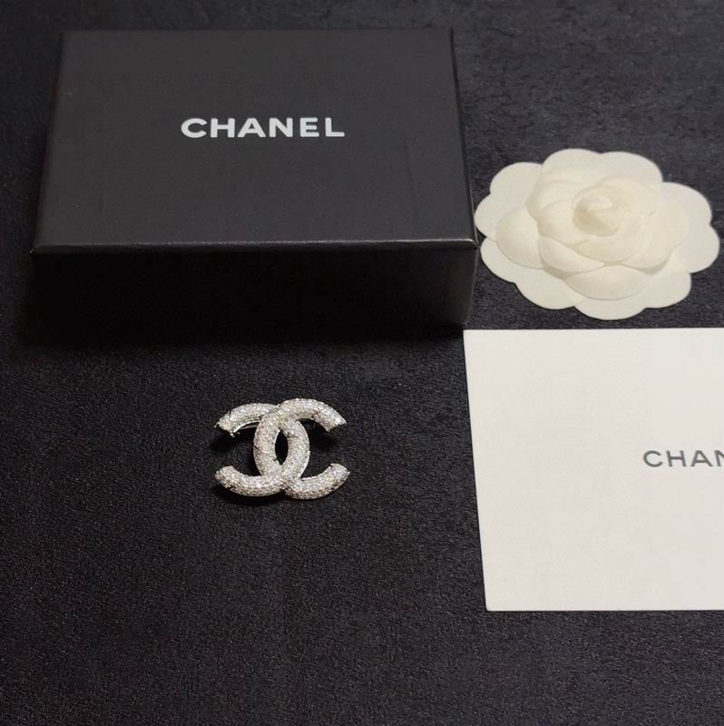 Chanel Brooch 12yxx251