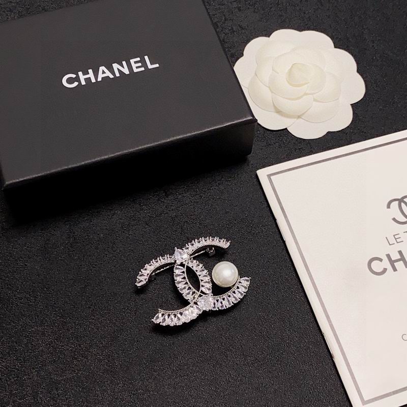 Chanel Brooch 12yxx256