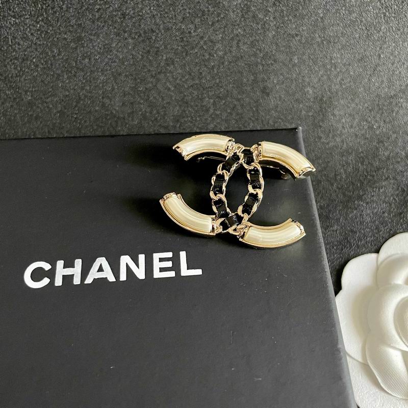 Chanel Brooch 12yxx258