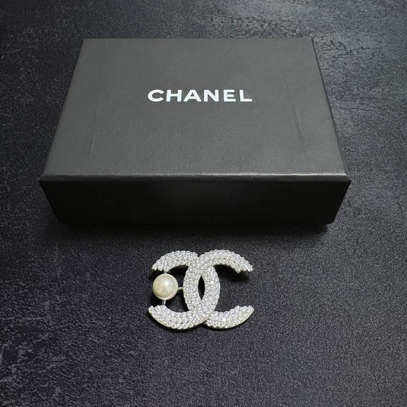Chanel Brooch 12yxx265