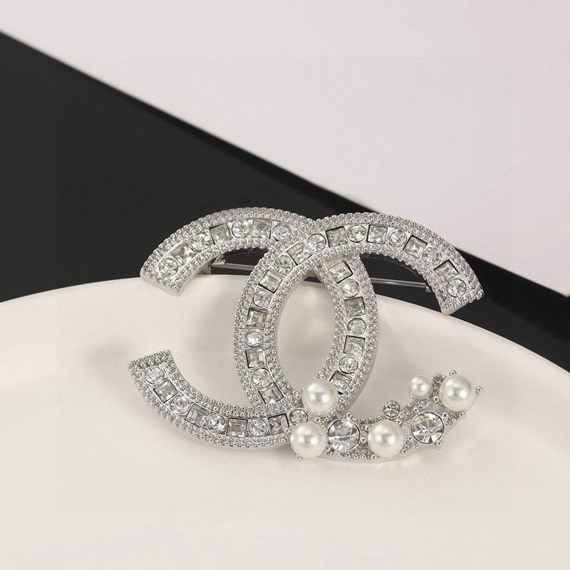 Chanel Brooch 12yxx271