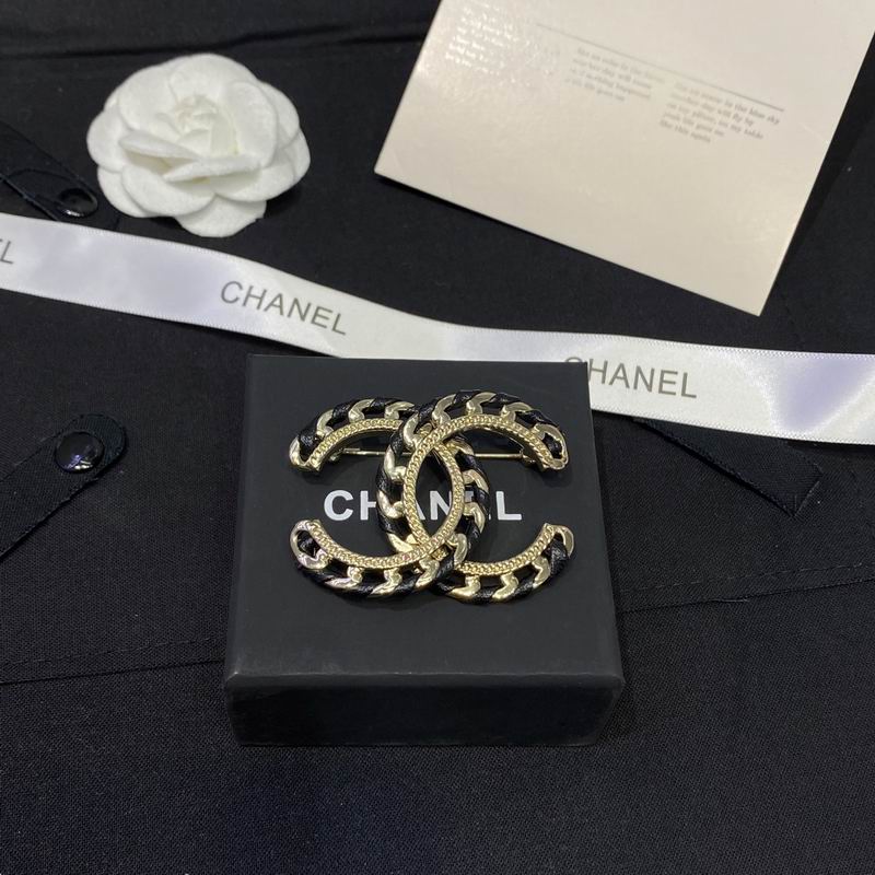Chanel Brooch 12yxx273