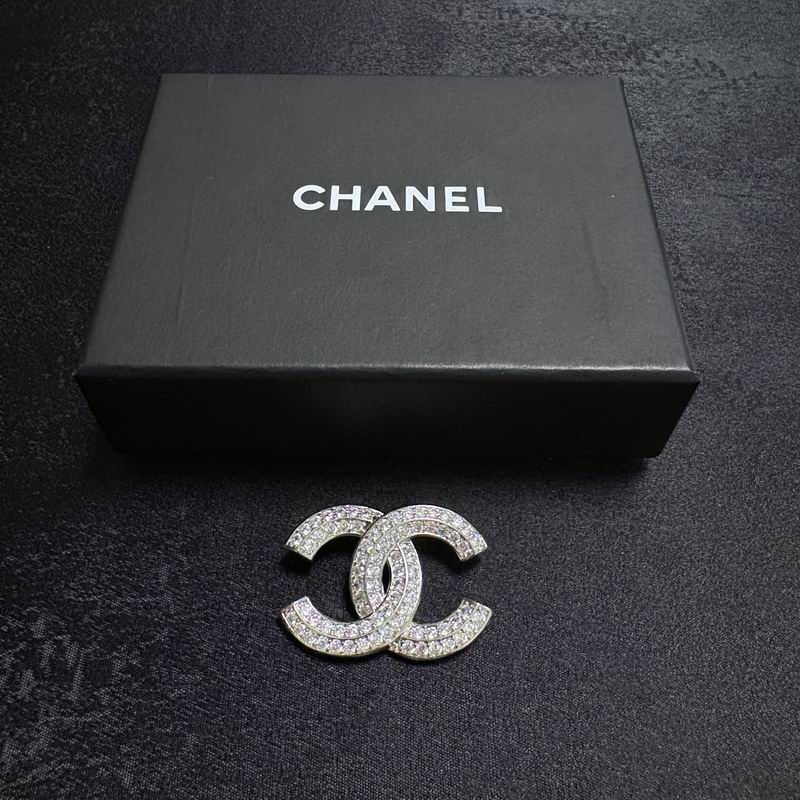 Chanel Brooch 12yxx274