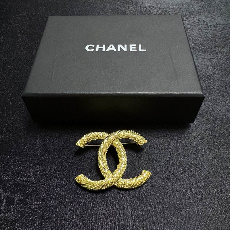 Chanel Brooch 12yxx275