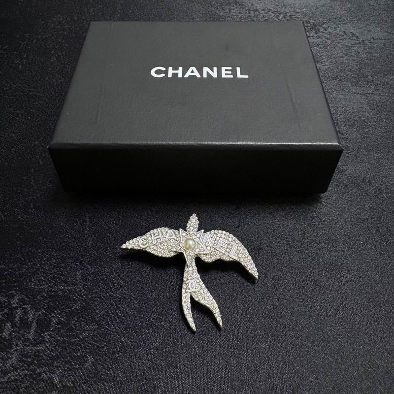 Chanel Brooch 12yxx276