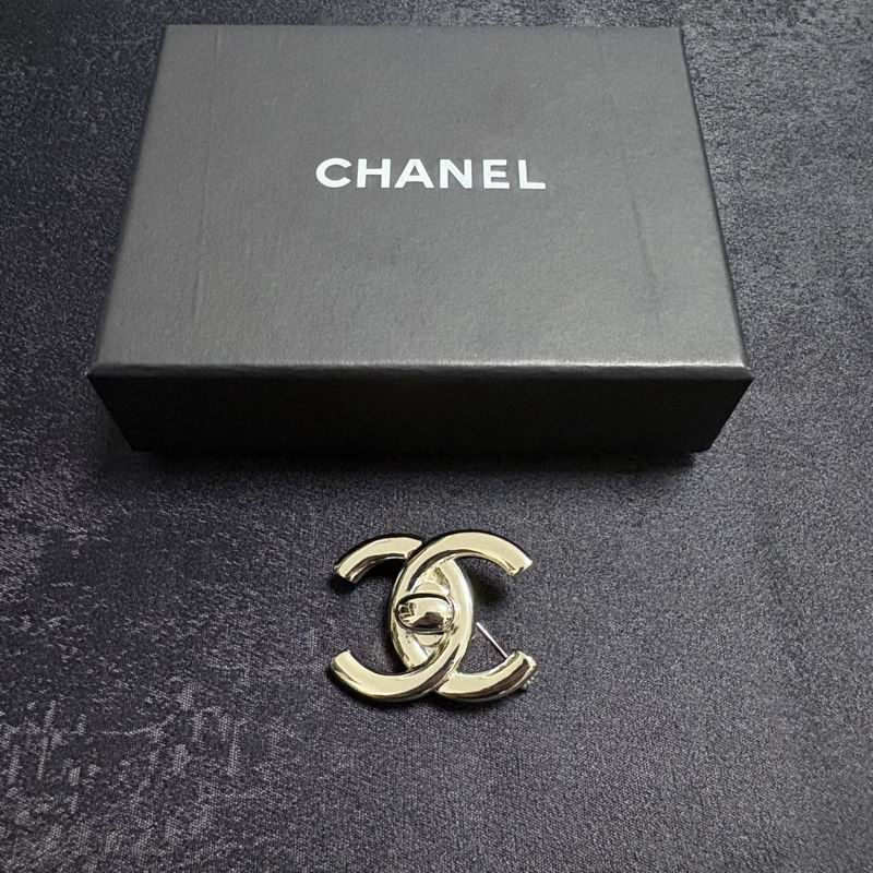 Chanel Brooch 12yxx279
