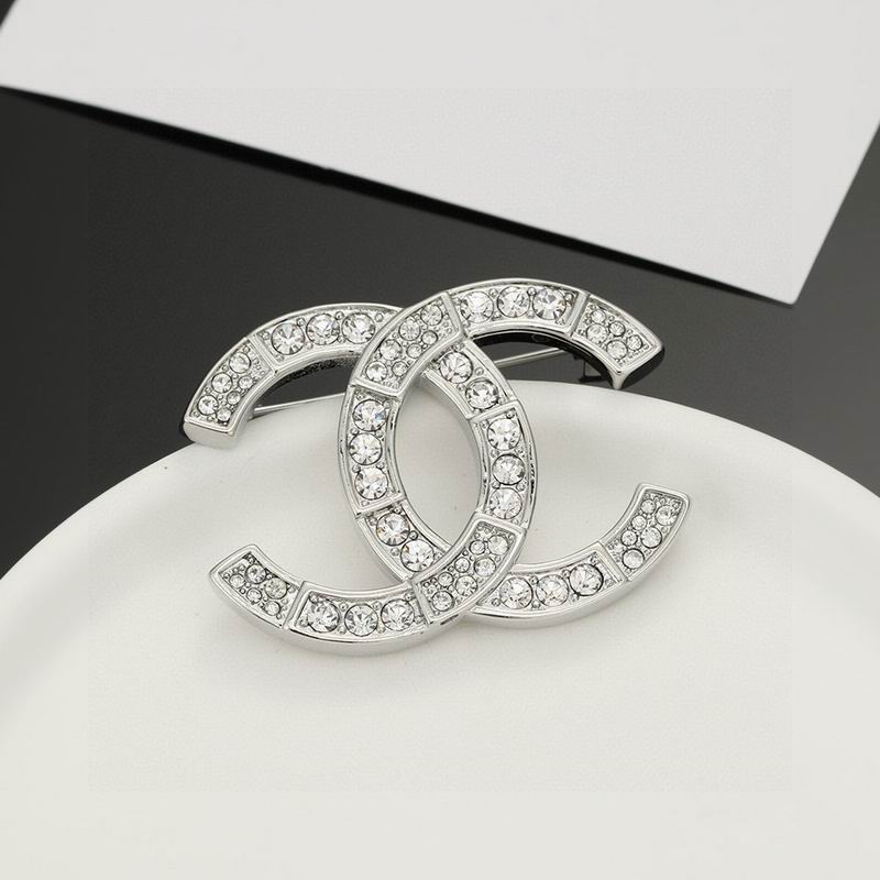 Chanel Brooch 12yxx281