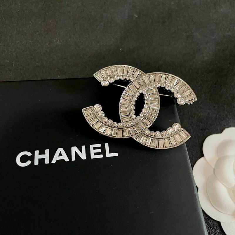 Chanel Brooch 12yxx285