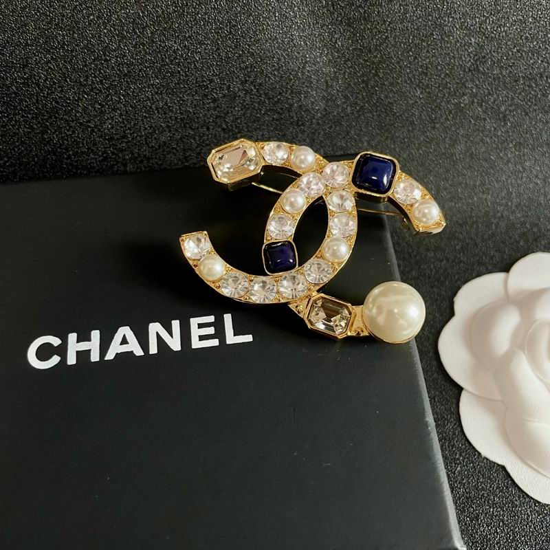 Chanel Brooch 12yxx286