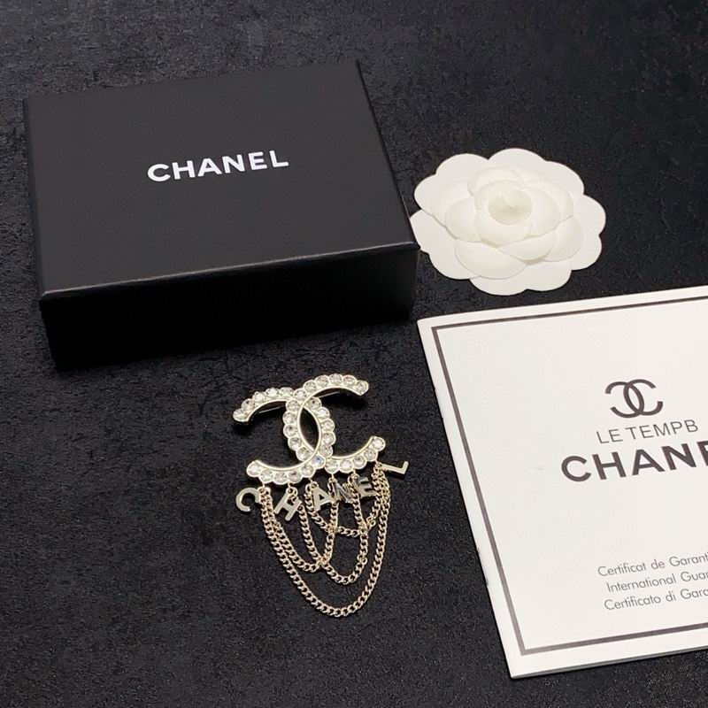 Chanel Brooch 12yxx291