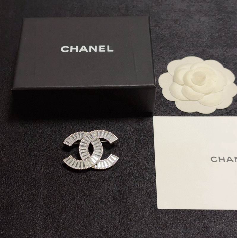 Chanel Brooch 12yxx292