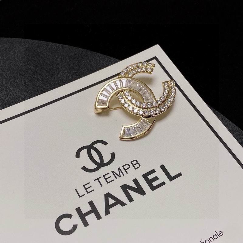 Chanel Brooch 12yxx294