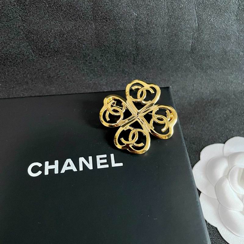 Chanel Brooch 12yxx299