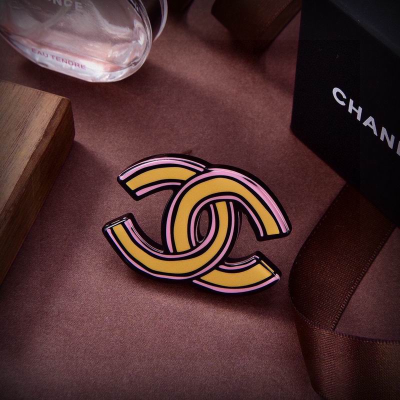 Chanel Brooch 12yxx322