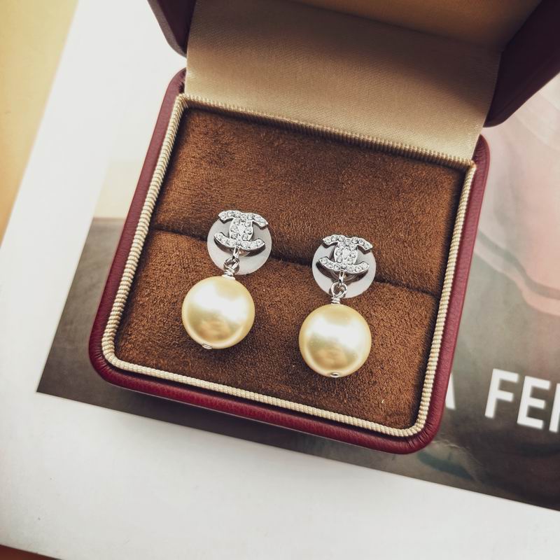 Chanel Earring 06yxh82