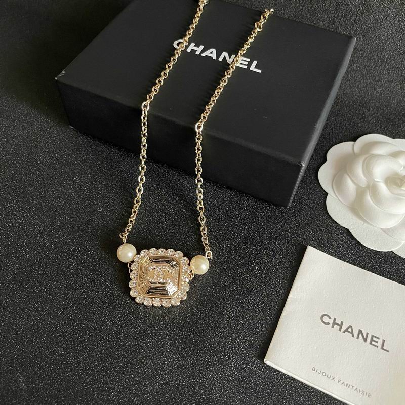 Chanel Necklace 03yxs130