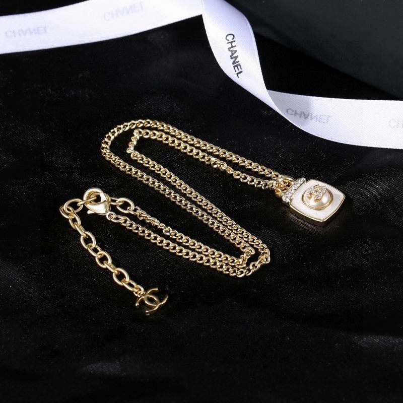 Chanel Necklace 04yxs171