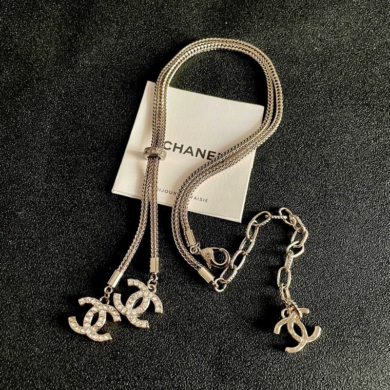 Chanel Necklace 10yxx13