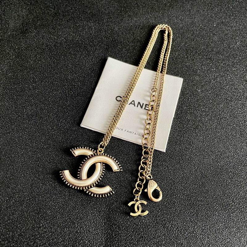 Chanel Necklace 10yxx68