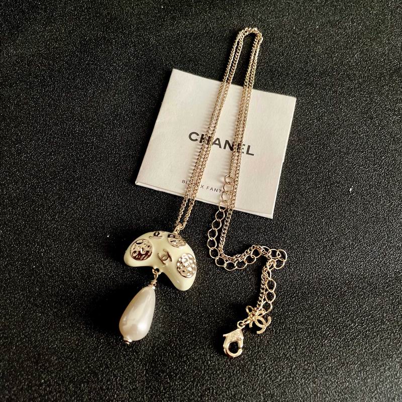Chanel Necklace 10yxx83