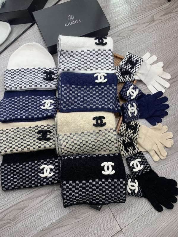 Chanel Scarf Hat Gloves hm10