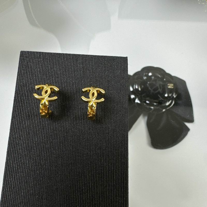 Chanel Suits 03yxs24