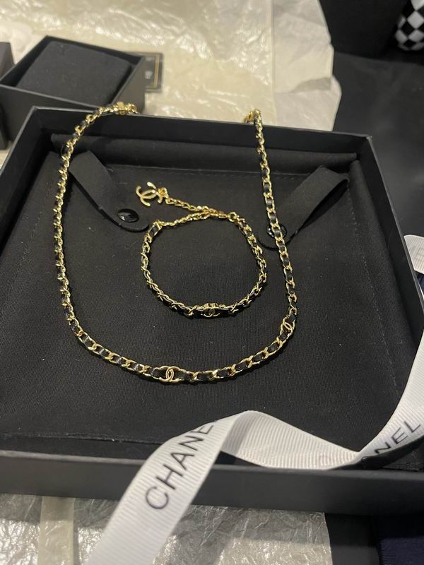 Chanel Suits 04yxs51