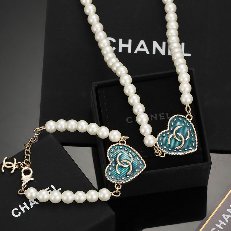 Chanel Suits 04yxs66