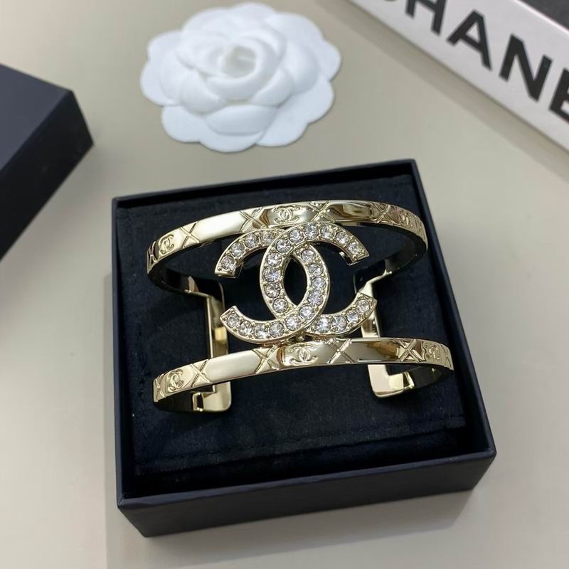 Chanel bracelet 06yxh06
