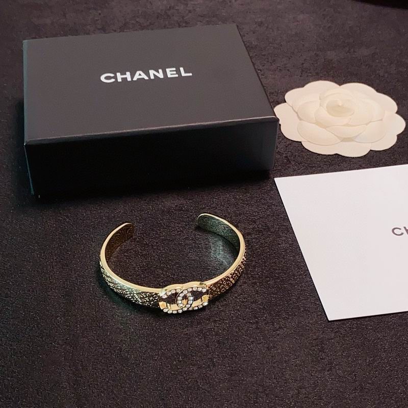 Chanel bracelet 07yxh02