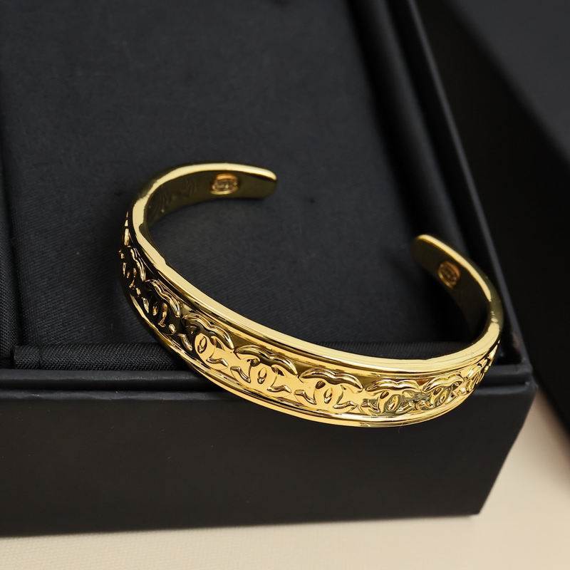 Chanel bracelet 07yxh08