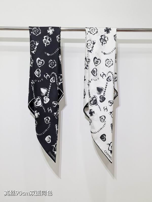 Chanel silk scarf 90X90cm E052519