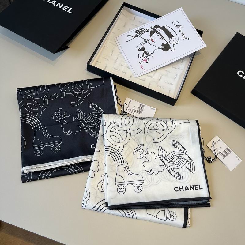 Chanel silk scarf hm43
