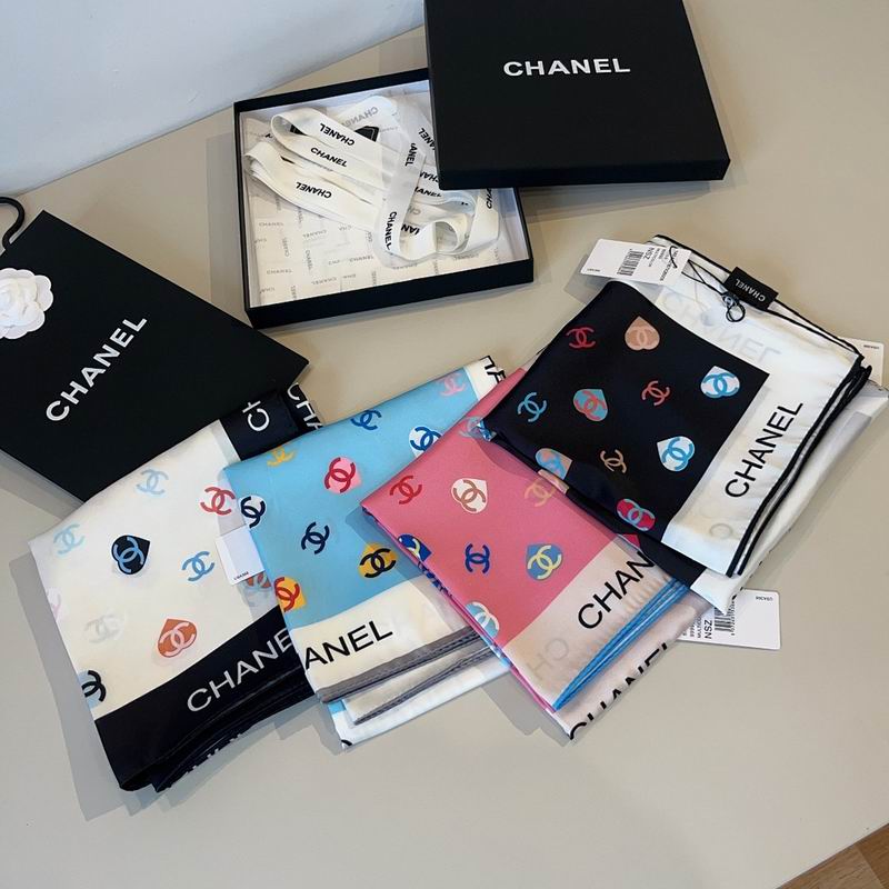Chanel silk scarf hm41